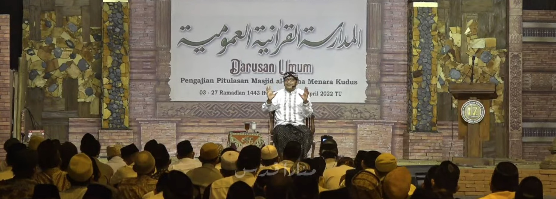 Gus Ulil Ngaji di Masjid Menara Kudus